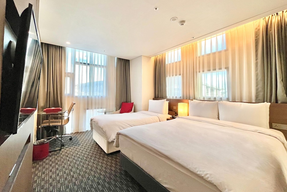 Premium Room, Multiple Beds, Non Smoking - Photo 1