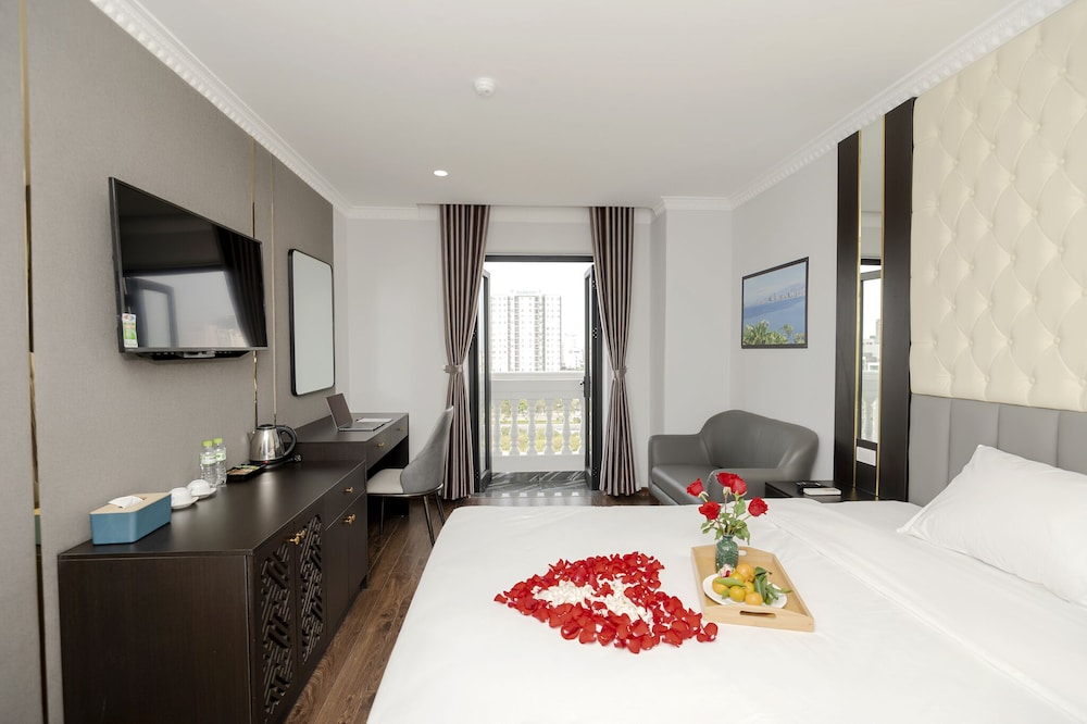 Junior Double Room, Balcony, City View