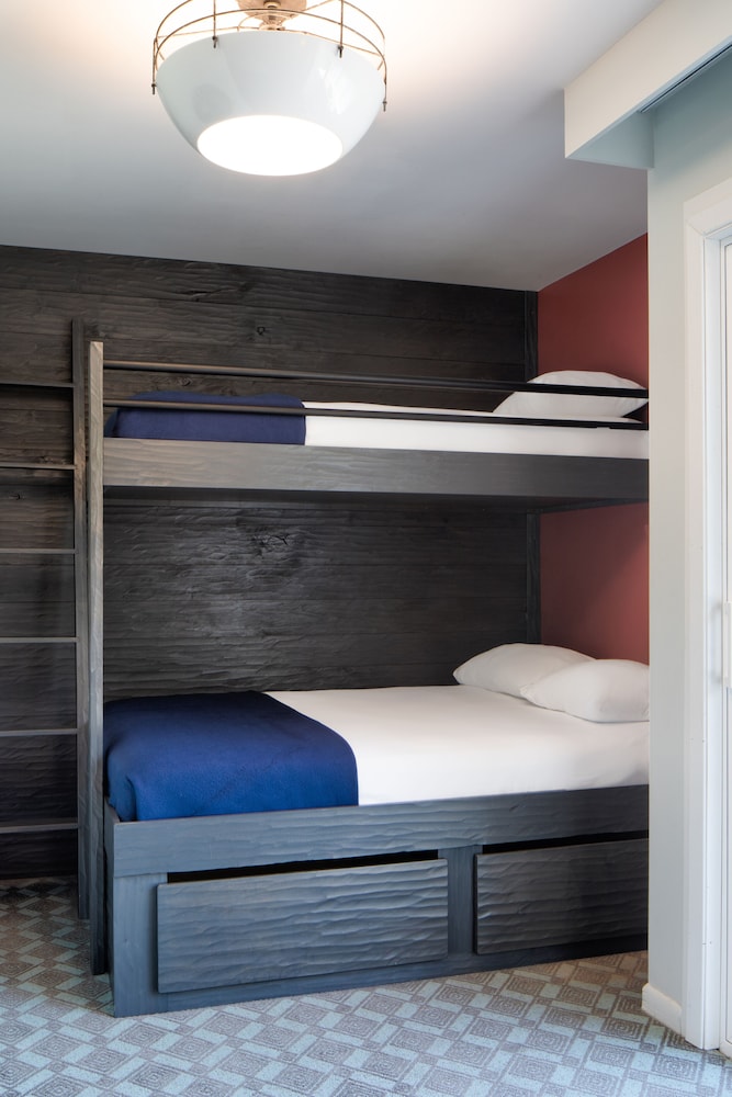Family 1 King Junior Suite with Bunk Beds photo 2