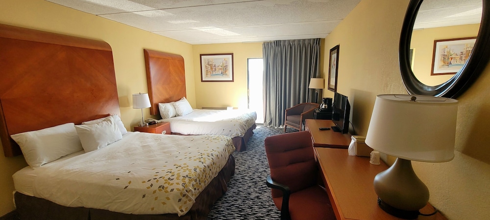 Standard Room, 2 Queen Beds - Photo 1