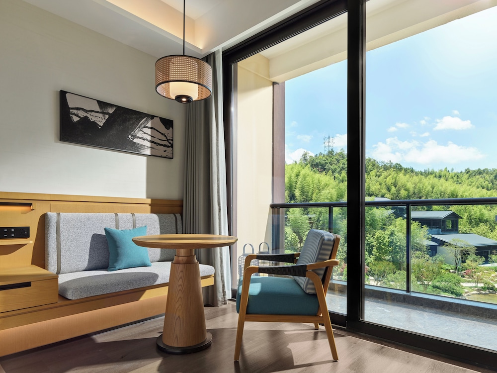 Basic Room, 1 King Bed, Garden View photo 1