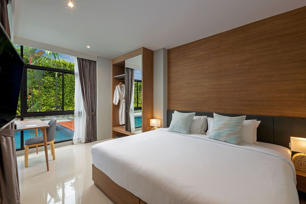 Family Suite, Pool Access (1 King Bed & 1 Single Bed) photo 2