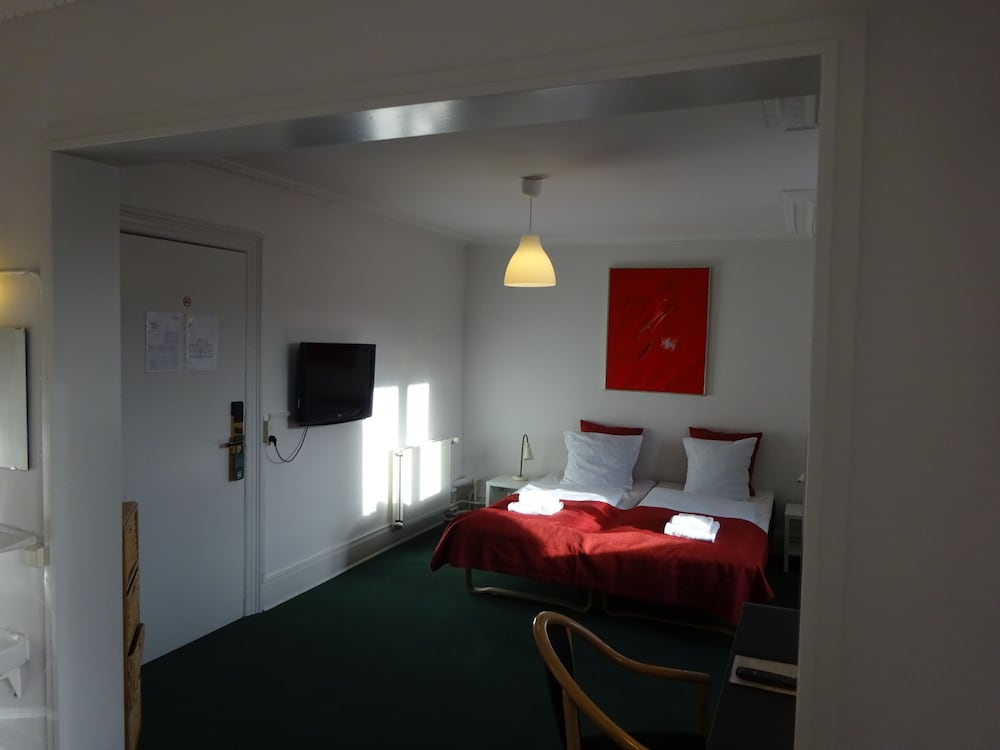 Economy Quadruple Room, Shared Bathroom