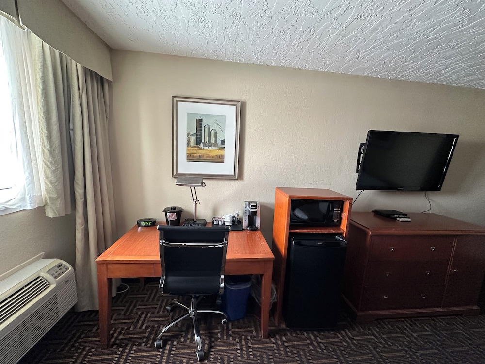 Room, 2 Queen Beds, Non Smoking - Photo 4