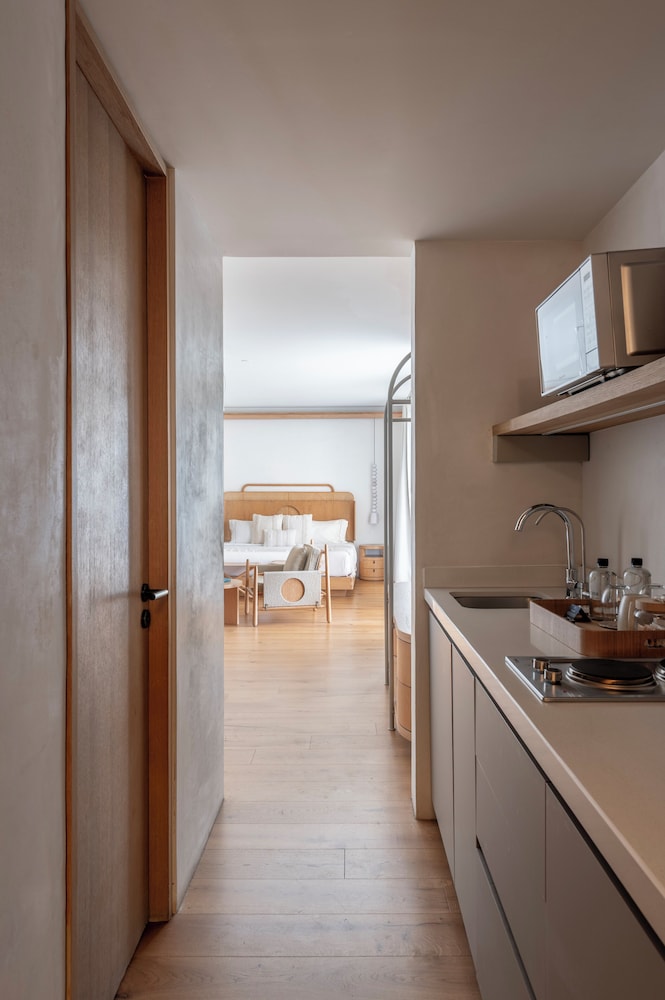 Deluxe Suite - Photo 3