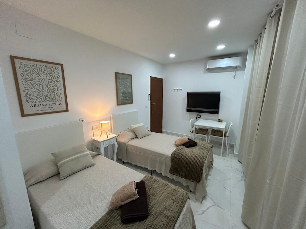 Basic Double Room, Courtyard (R5)