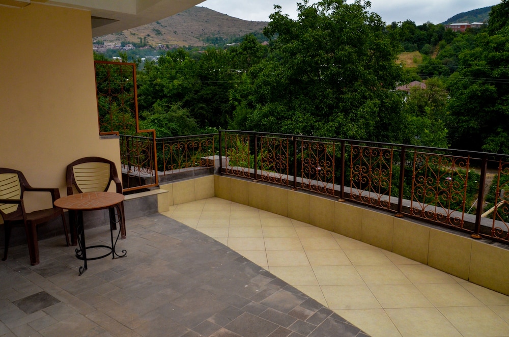 Grand Triple Room, 1 Bedroom, Mountain View photo 2