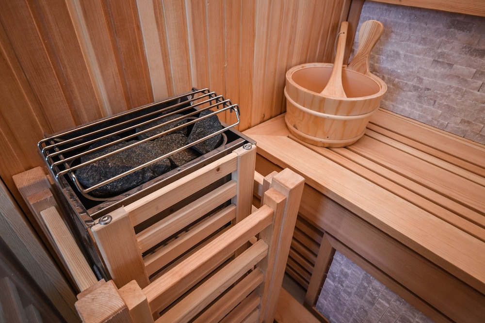 Wellness Room, Jetted Tub, Lake View (Sauna) - Photo 10