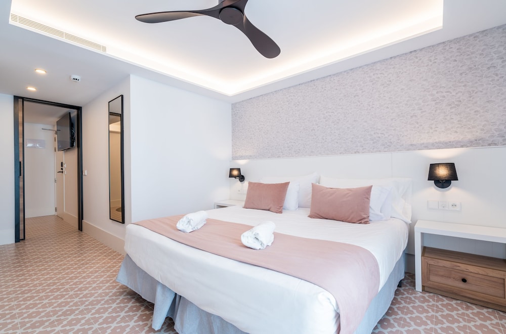 Junior Suite, Balcony (2 Adults + 1 Child) photo 2