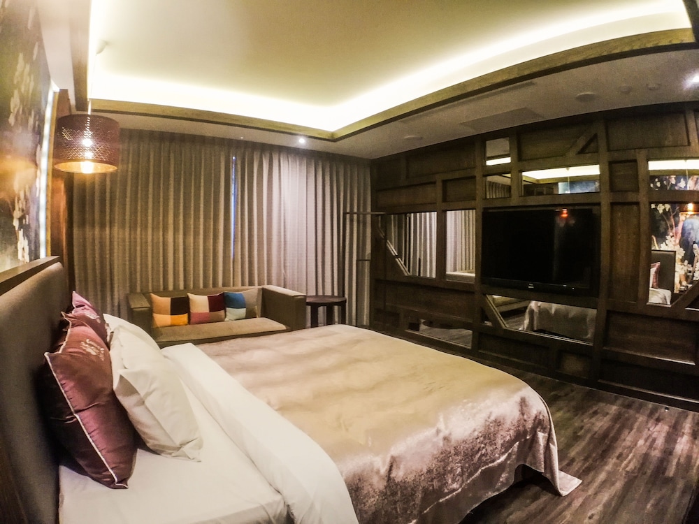 Deluxe Double Room - Photo 16