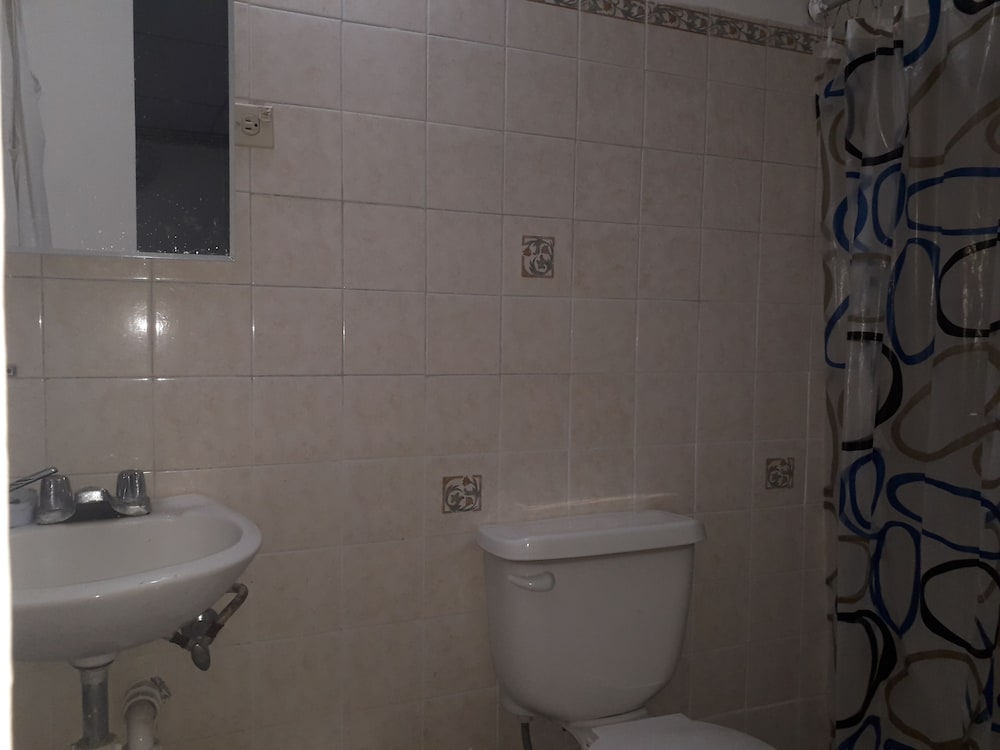 Deluxe Room, 1 King Bed, Non Smoking, Private Bathroom photo 3