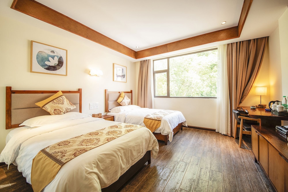Standard Twin Room, Mountain View photo 2