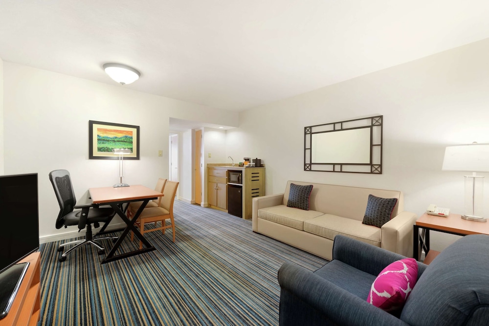 Suite, 2 Double Beds - Photo 4