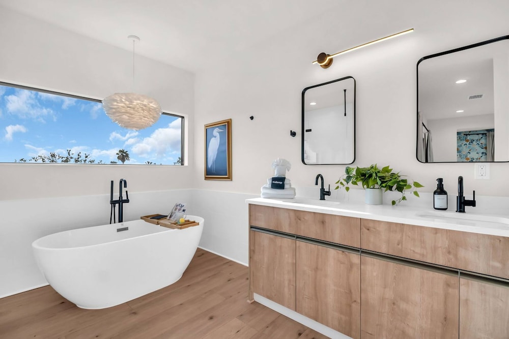 NEW 4 Bed 3 Bath Heated Salt Pool Walk2beach, Foto 16