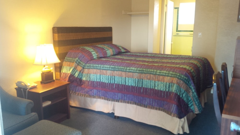 Room, 2 Queen Beds photo 1