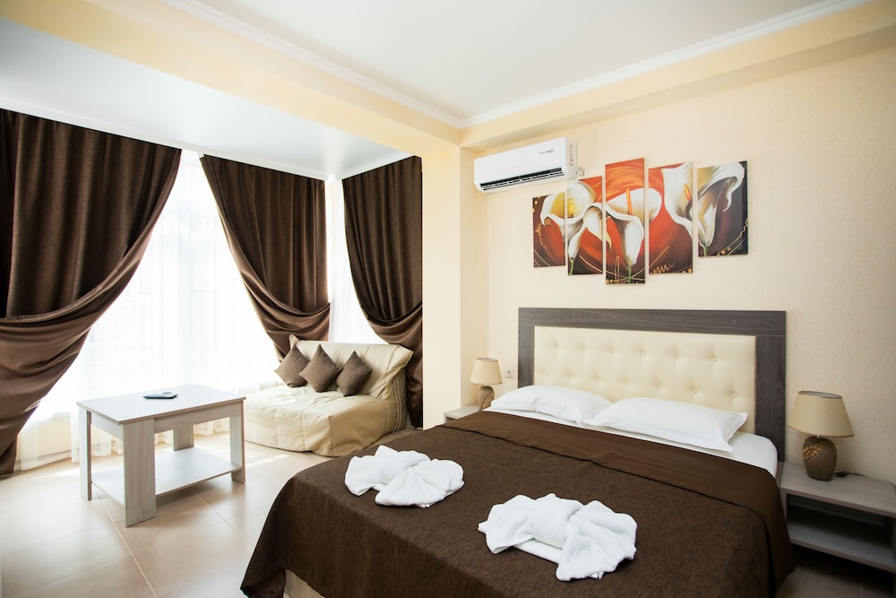 Family Suite, Pool View photo 1