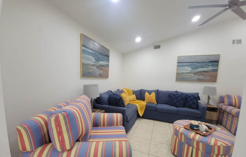 Stilfull 4BD Jacuzzi - 4 Min Til Strand Panama City, Bilde 14