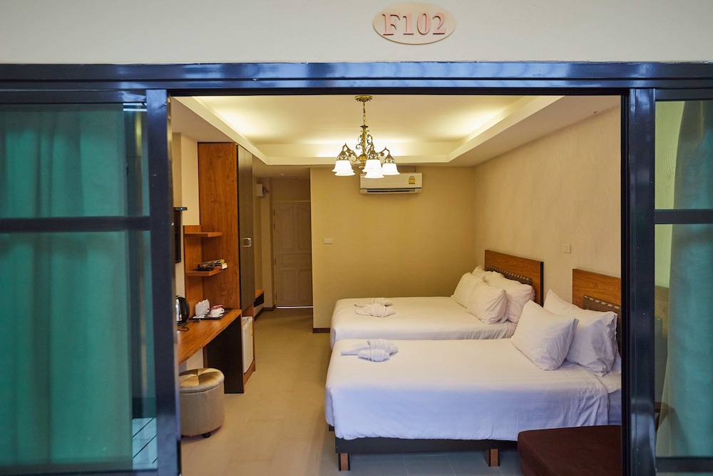 Triple Room, 1 Bedroom photo 3