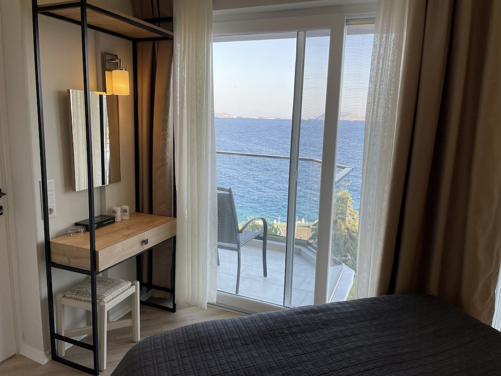 Junior Suite, 1 Bedroom, Sea View photo 3
