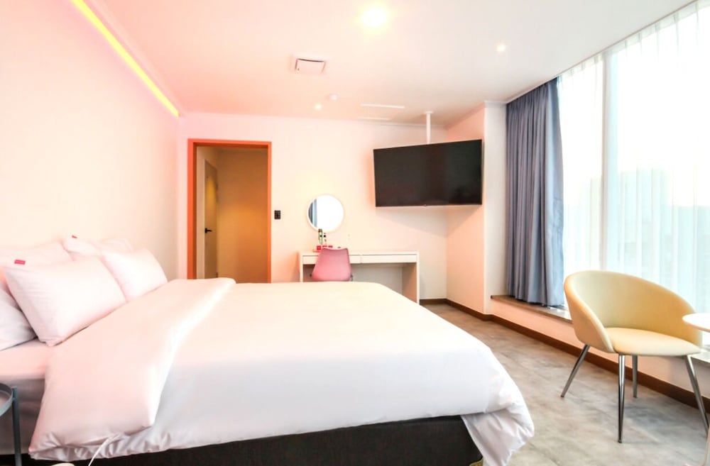 Room (Sky View) photo 3
