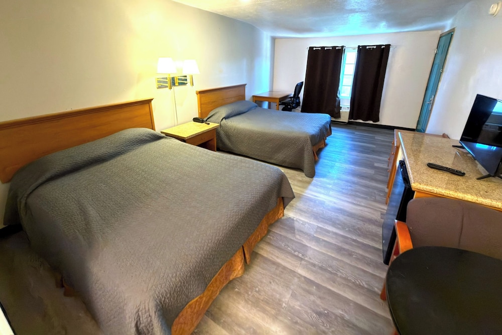 Room, 2 Queen Beds, Non Smoking photo 2