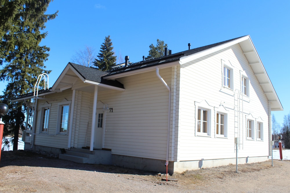 Deluxe Chalet, 3 Bedrooms, Sauna, River View photo 3
