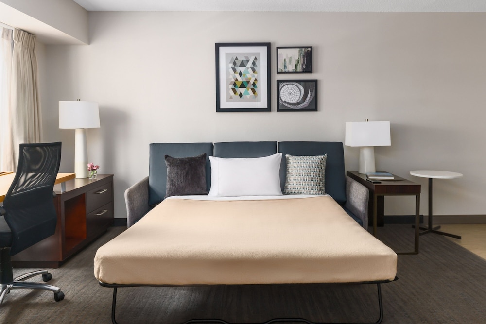 Suite, 1 Bedroom - Photo 2
