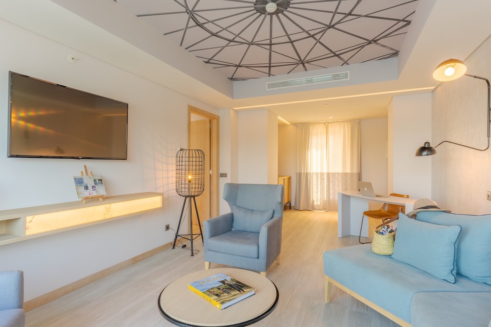 Junior Suite, River View - Photo 11