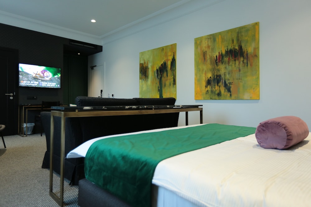 Junior Room, 1 Queen Bed, City View photo 3