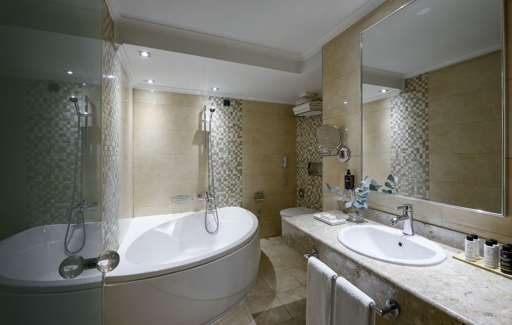Deluxe Triple Room - Photo 2
