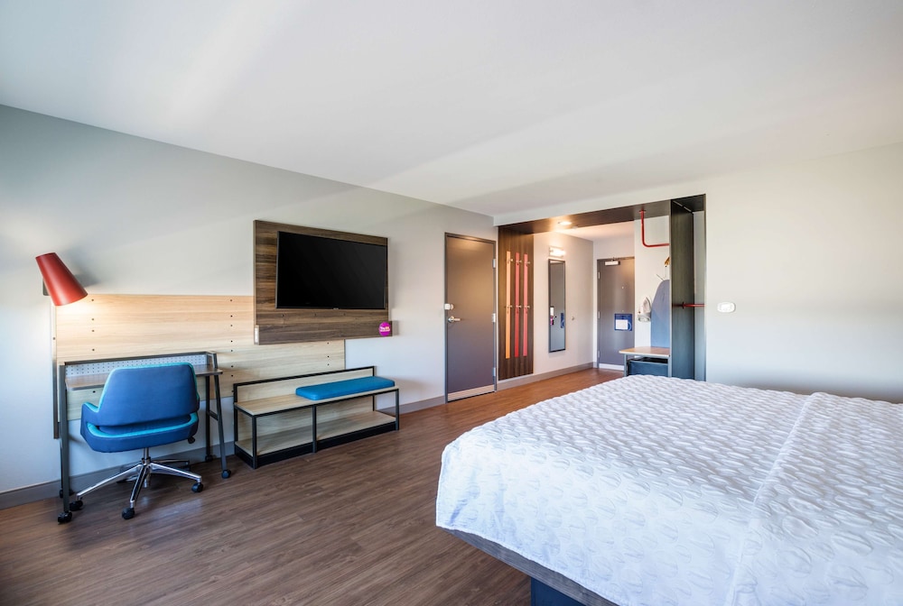 Room, 1 King Bed, Accessible, Bathtub photo 2