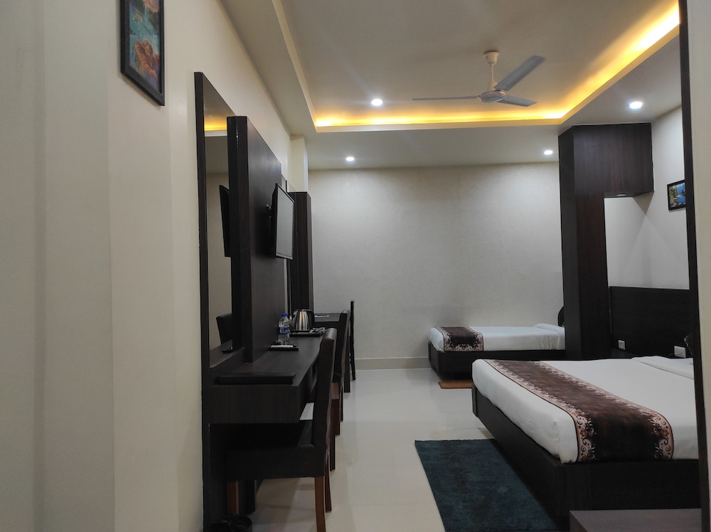 Family Room - Photo 10
