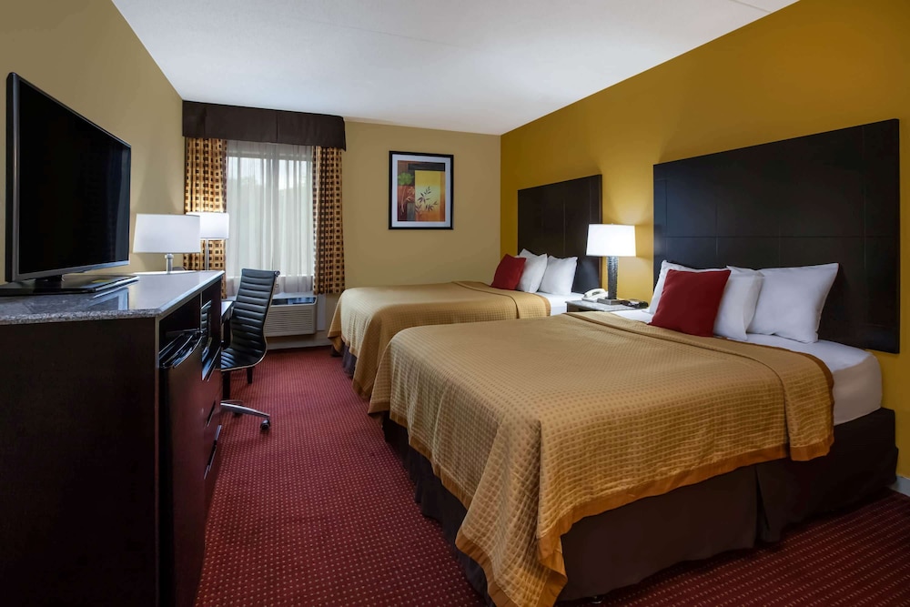 Room, 2 Queen Beds, Non Smoking - Photo 1
