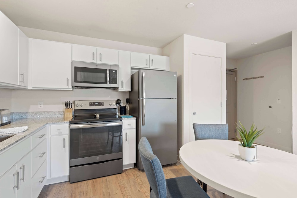 Suite, 3 Bedrooms, Accessible (Hearing) - Photo 13