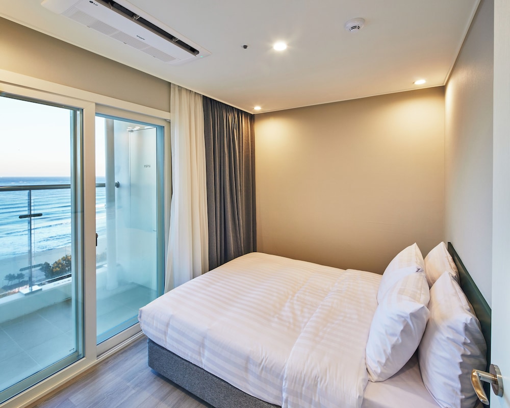 Two-Room Suite Ocean - Photo 1