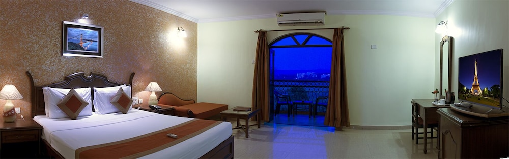 Deluxe Room, Pool View - Photo 5