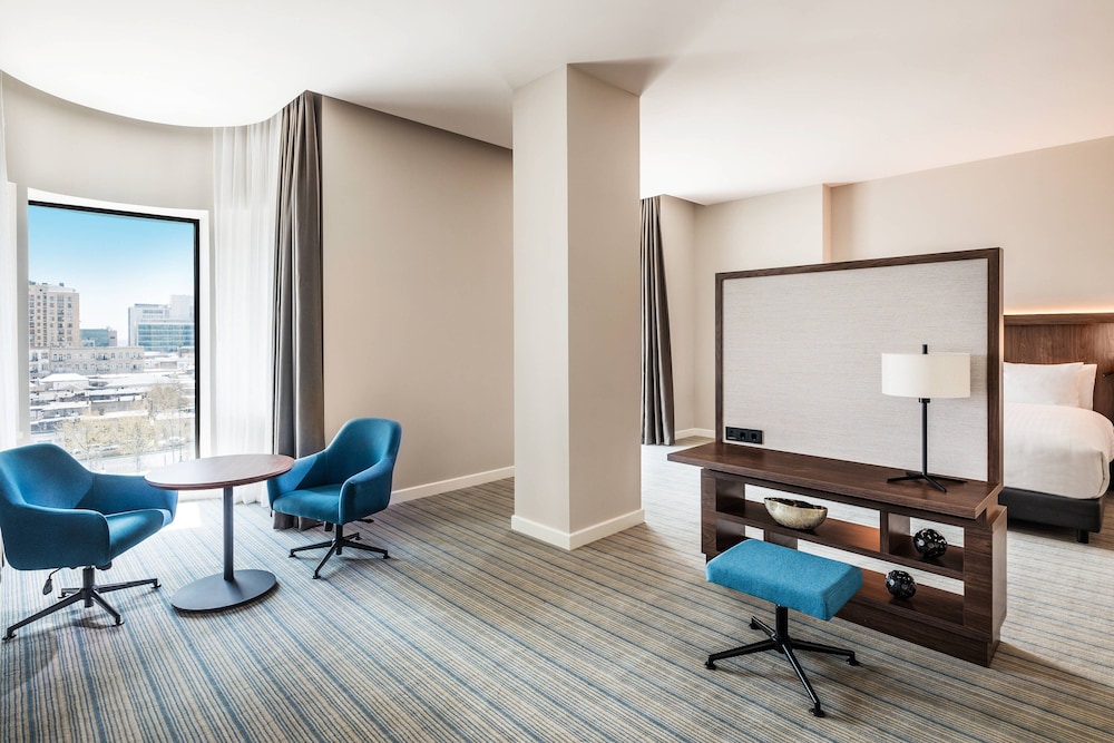 Junior Suite, 1 King Bed photo 3