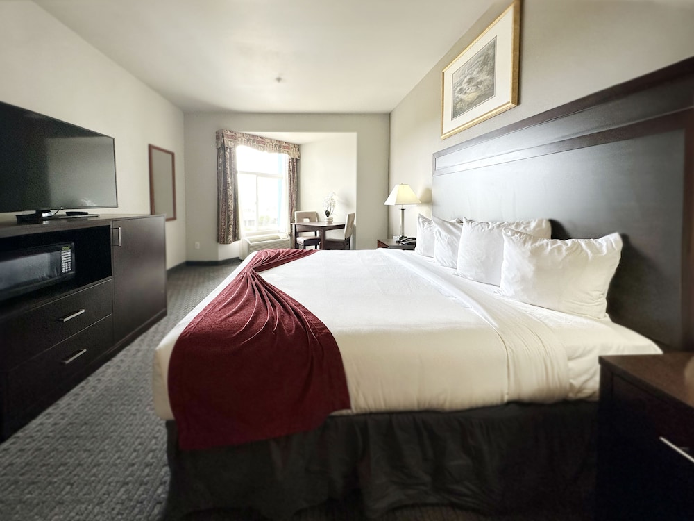 Standard King Room with Partial Ocean View photo 1
