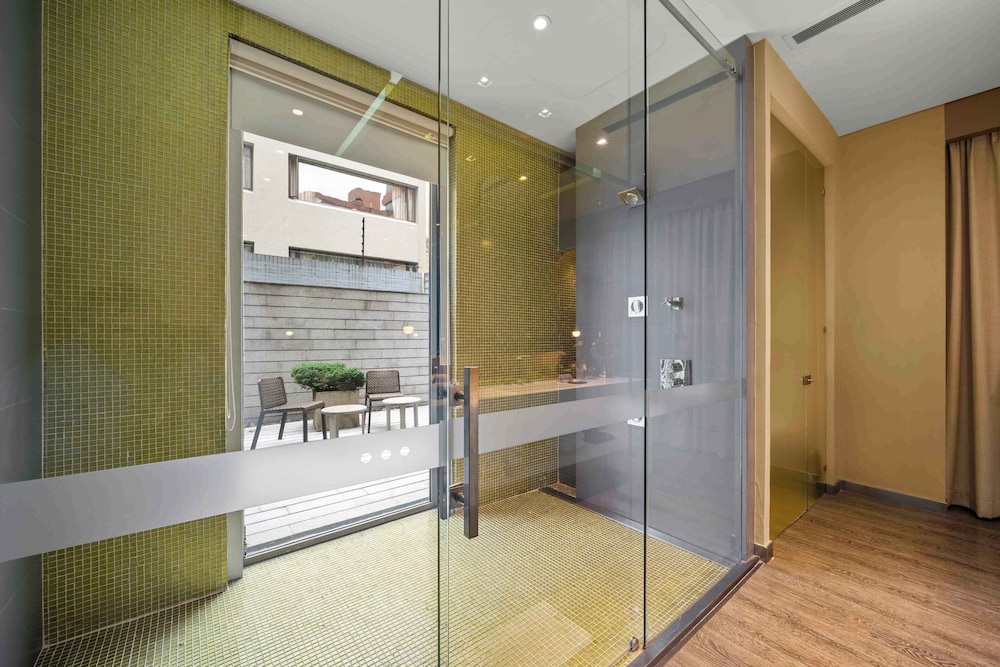 Signature Room - Photo 4