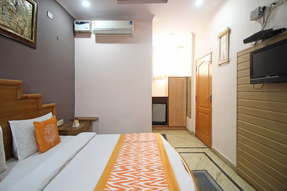 Deluxe Double or Twin Room, 1 King Bed photo 3