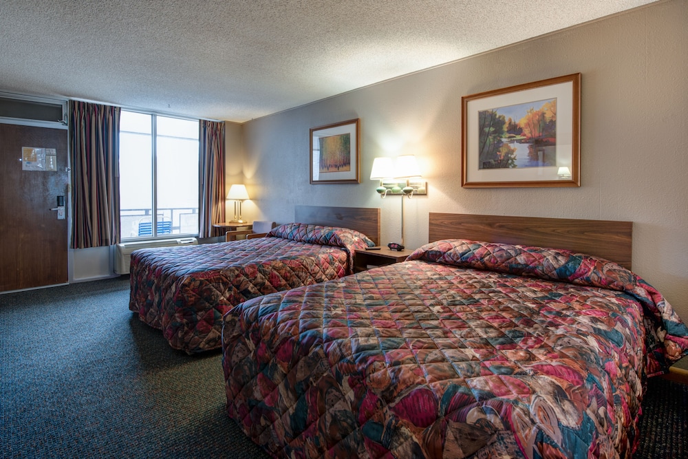 Standard Room, 2 Queen Beds (Courtside - Pet Friendly) - Photo 1