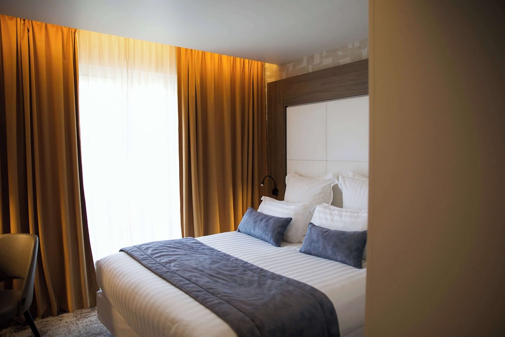 Superior Room, 1 Queen Bed, Non Smoking, Balcony photo 2
