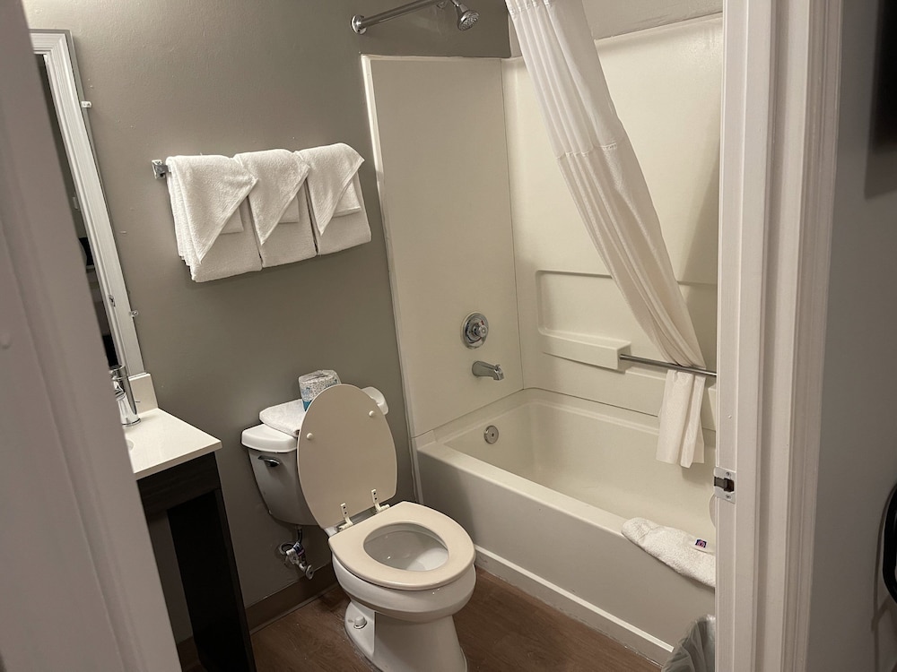 Deluxe Room, 1 Queen Bed, Non Smoking, Kitchenette - Photo 14
