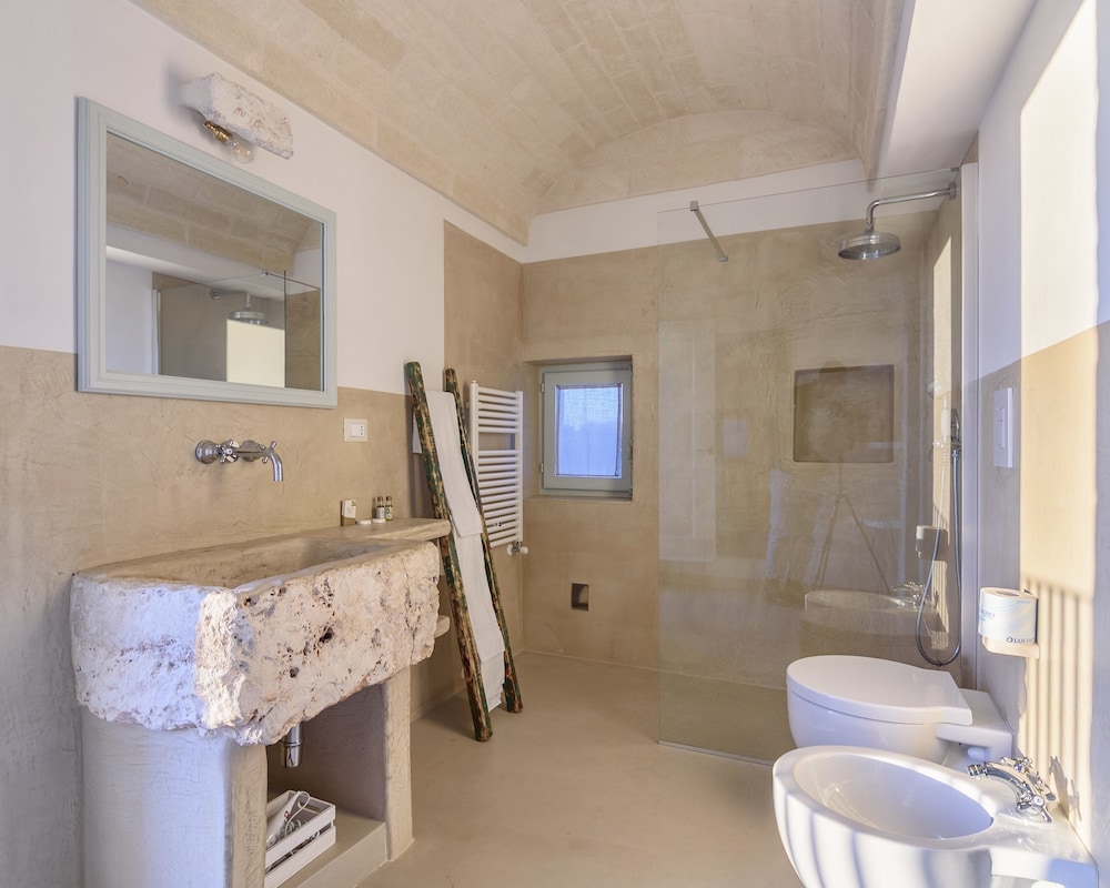 Deluxe Room - Photo 12