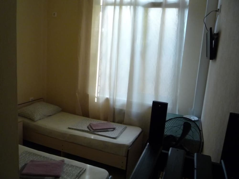 Economy Twin Room photo 1
