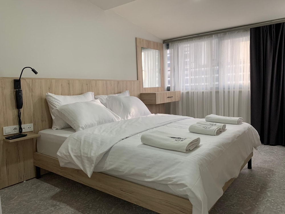 Deluxe Double Room, 1 Queen Bed photo 2