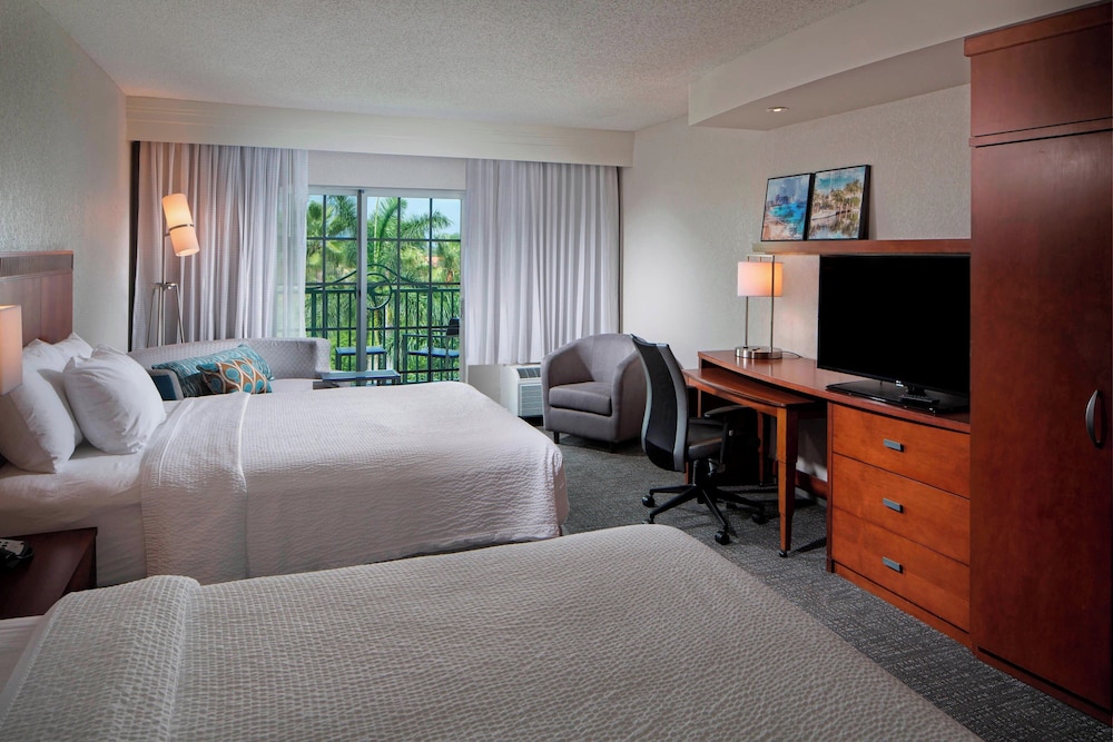 Family Room, Multiple Beds, Balcony - Photo 3