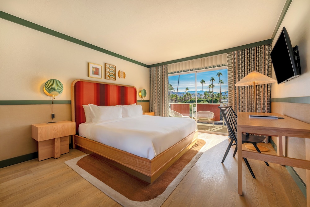 Standard Room, 1 King Bed, Accessible - Photo 1