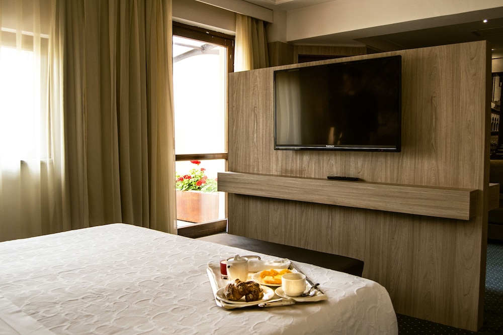 Junior Suite Double or Twin Beds - Photo 3