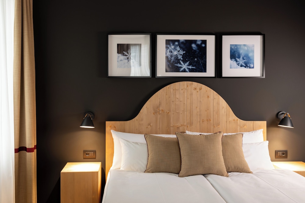 Deluxe Double Room (Chestnut Embrace) photo 1